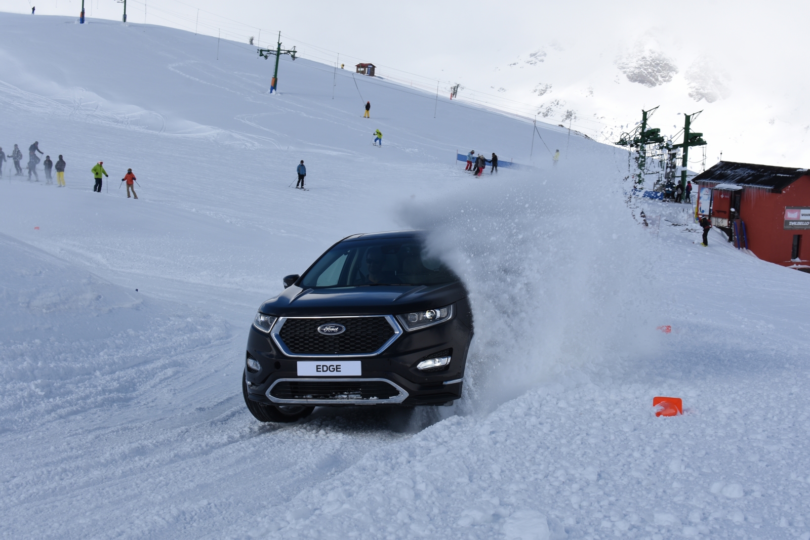 Curso de conducción sobre hielo y nieve de Ford en Astún