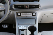 Hyundai-Kona-EV-electrico-consola