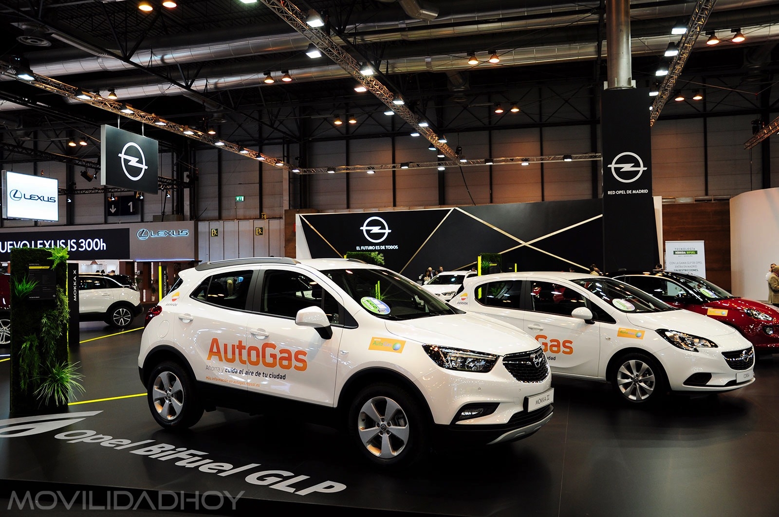 Stand de Opel con sus modelos GLP