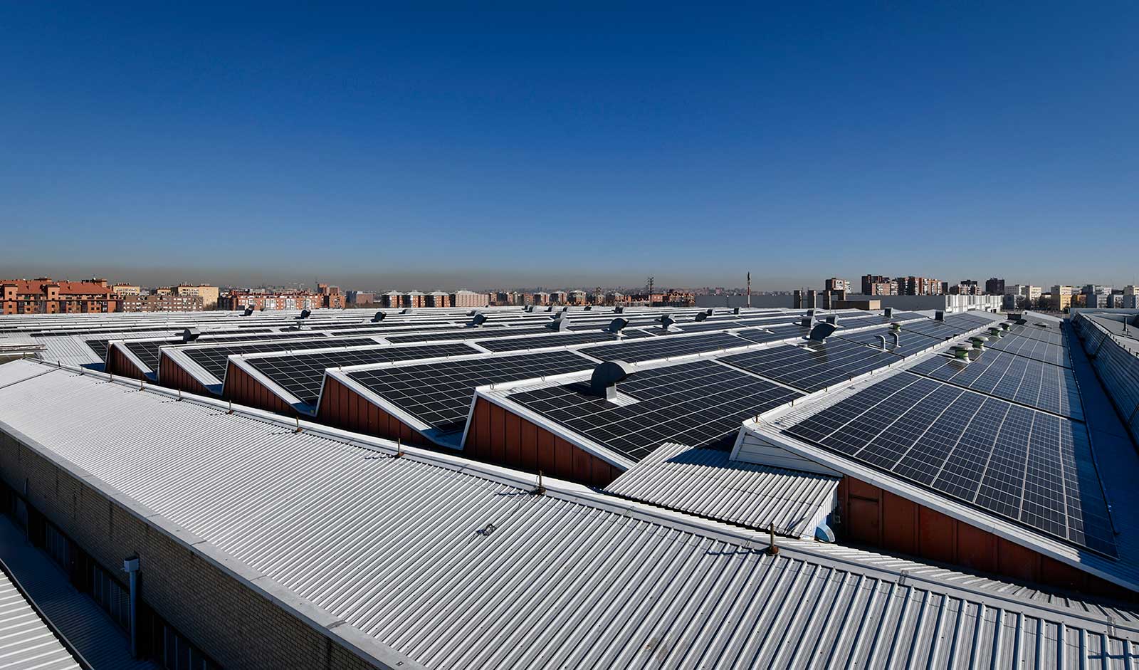 Nueva planta fotovoltaica en la fábrica Stellantis en Madrid
