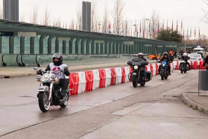 Pruebas de motos en el salón de la moto de Madrid